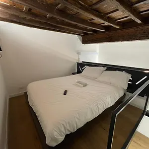 Casa Cappellari Design A Campo De' Fiori , Rome Italy