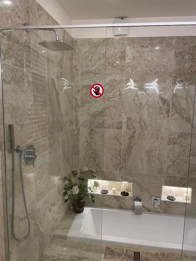 Luxury 2 Al Duomo Di Parma Apartment