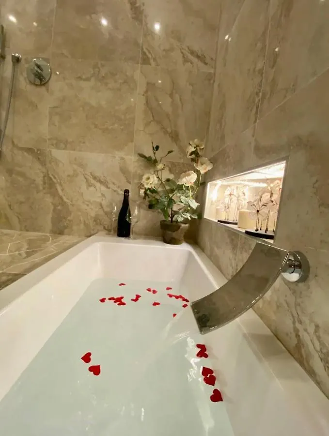 Luxury 2 Al Duomo Di Parma Apartment Italy
